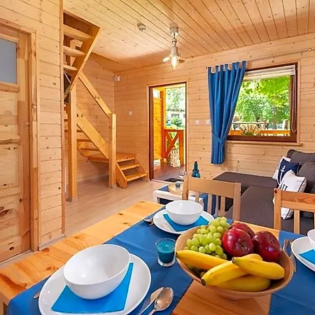 Alkado Lodge *
